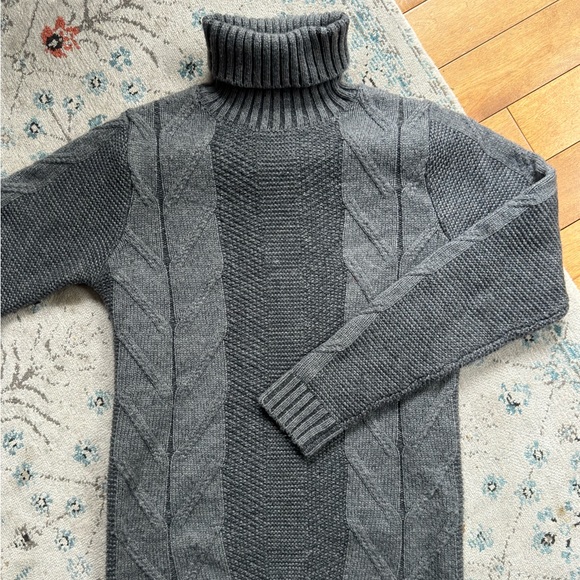 Cozy gray Frank & Oak turtleneck - Picture 4 of 4